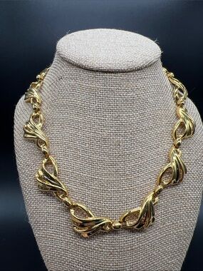 Vintage Gold Tone Sculptural Link Necklace Toggle Clasp Statement Collar 18”